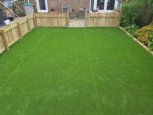 Chiều cao đống 30mm 12m x 4m Bên ngoài màu xanh lá cây Cỏ tổng hợp cho cảnh quan vườn