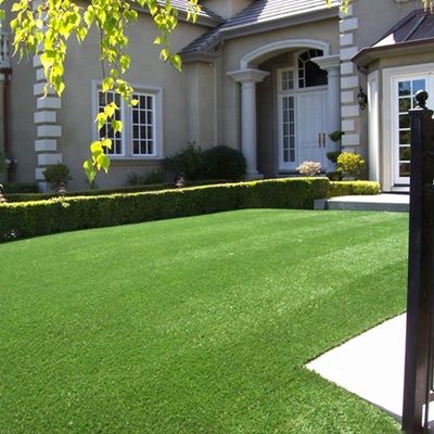 SPU phủ cỏ nhân tạo màu xanh lá cây tự nhiên mềm cho sân vườn ngoài trời